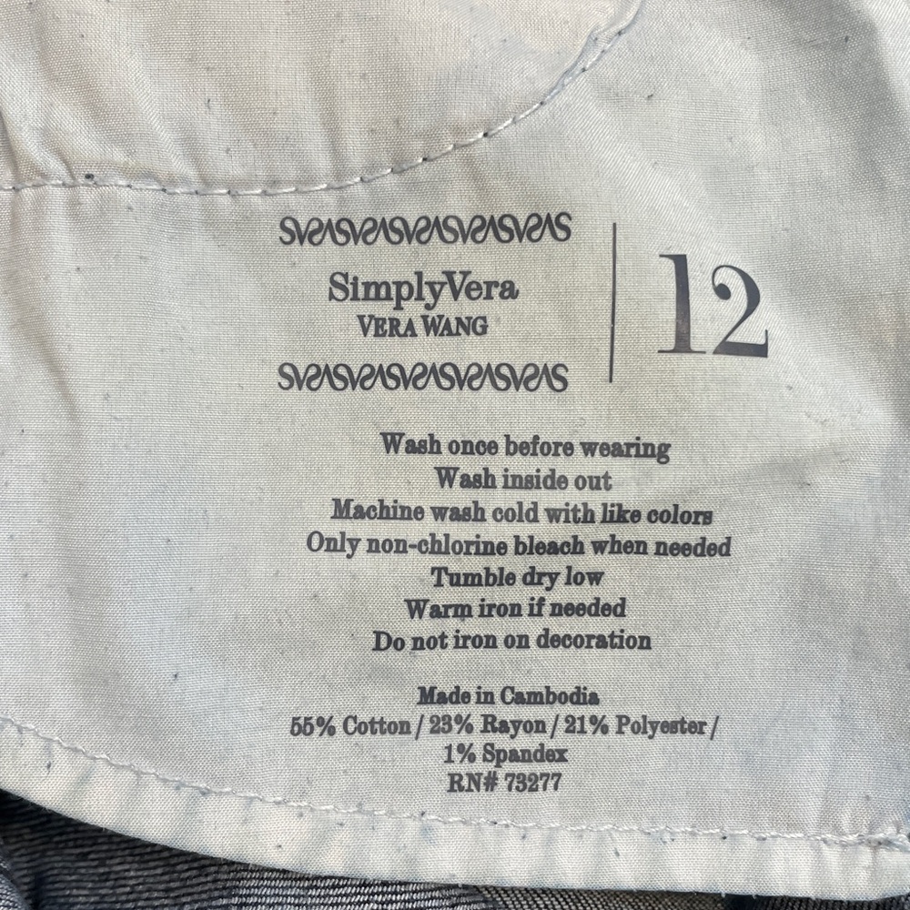 Simply Vera Vera Wang Roll Cuff Denim Capri Jeans, size 12 - Picture 9 of 16
